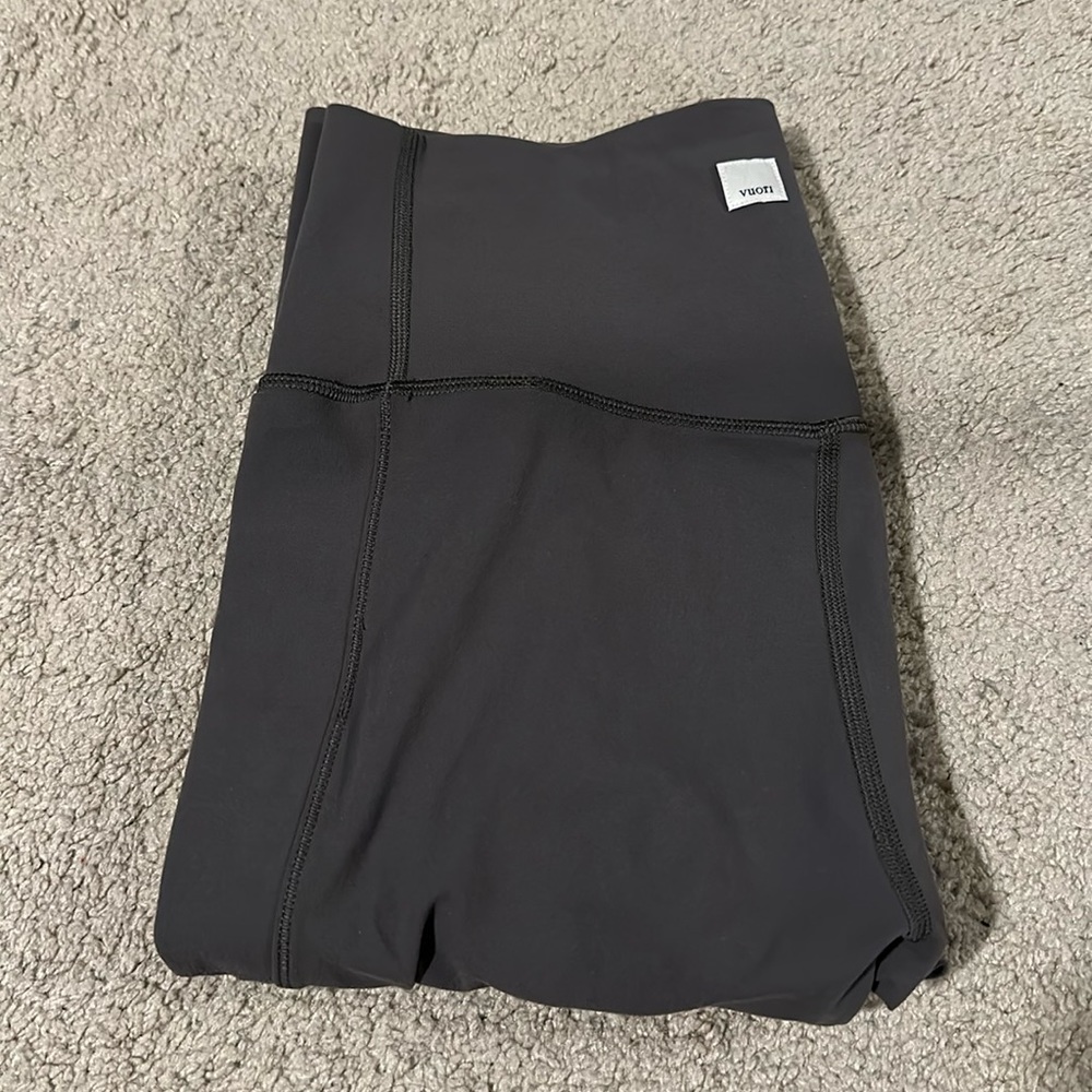 Army green Vuori leggings